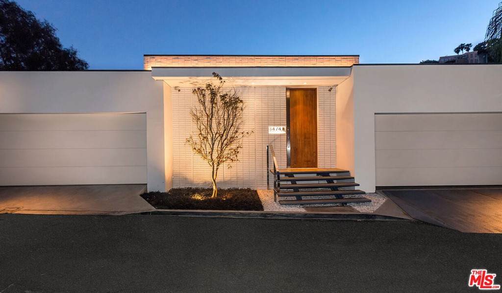 8474 Harold Way - Photo 1