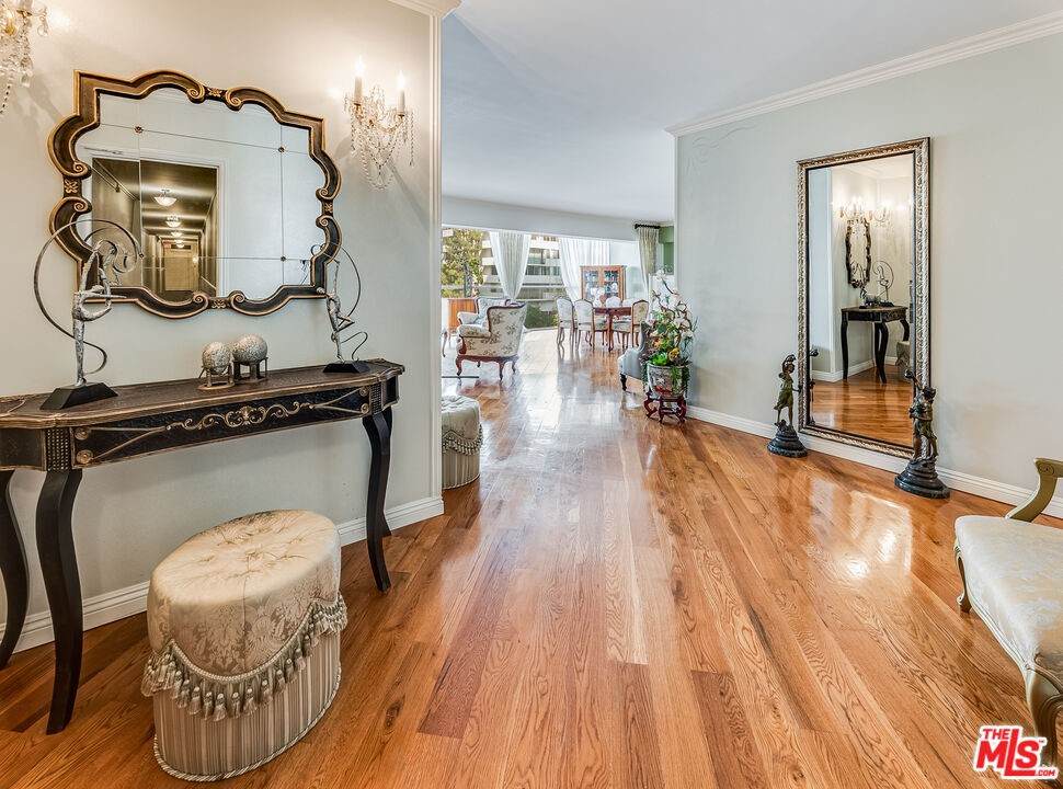 10450 Wilshire Boulevard - Photo 1