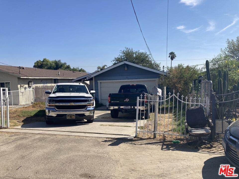 10037 Alameda Avenue - Photo 1