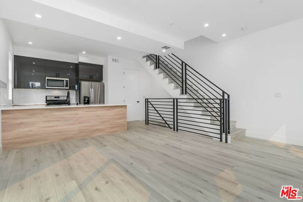 522 Wilton Place - Photo 1