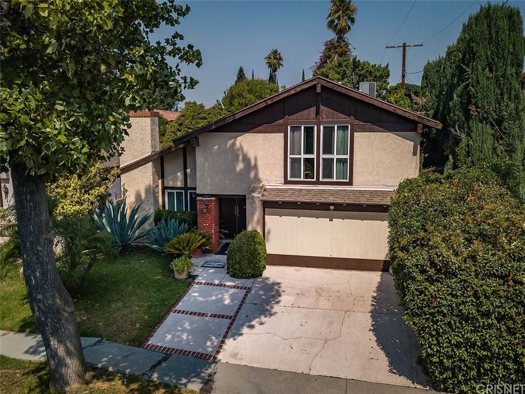 19911 Lorne Street - Photo 1