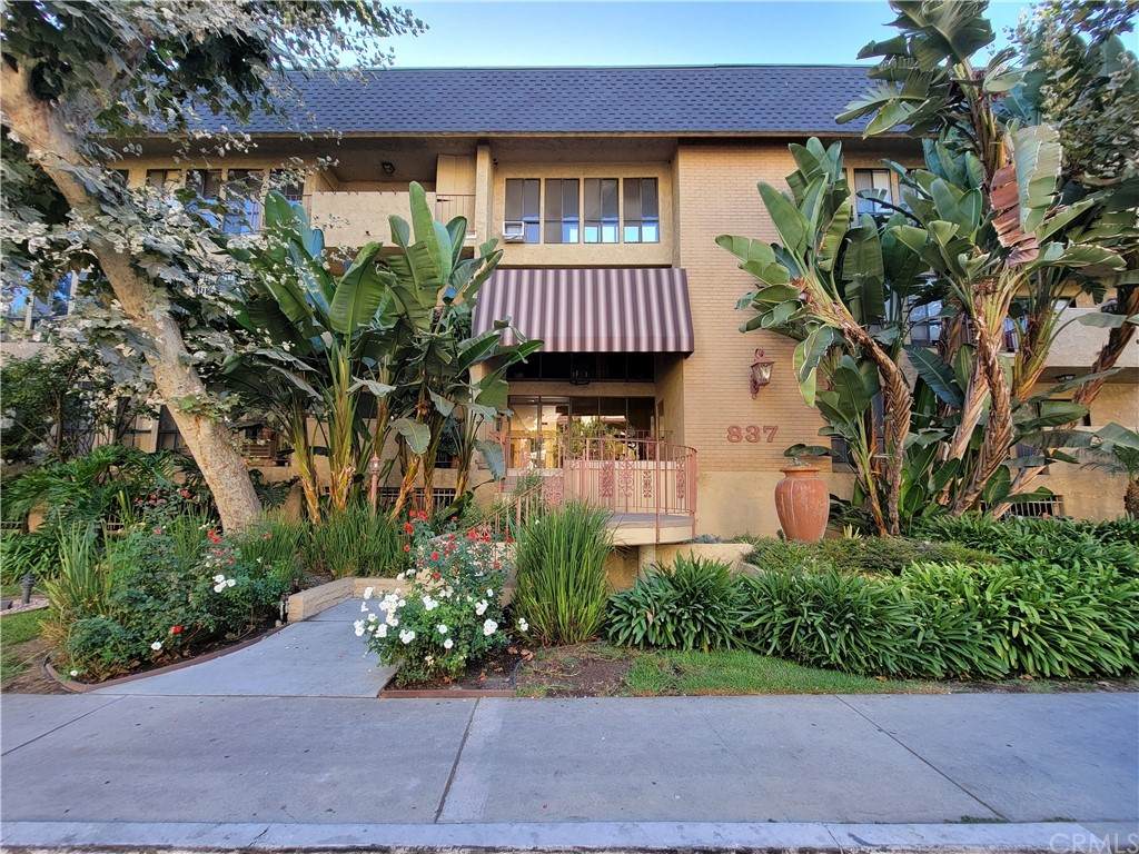 837 West Knoll Drive - Photo 1