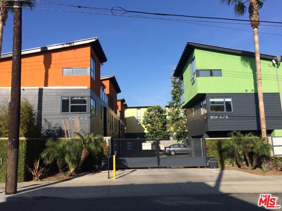 800 Hampton Drive - Photo 1