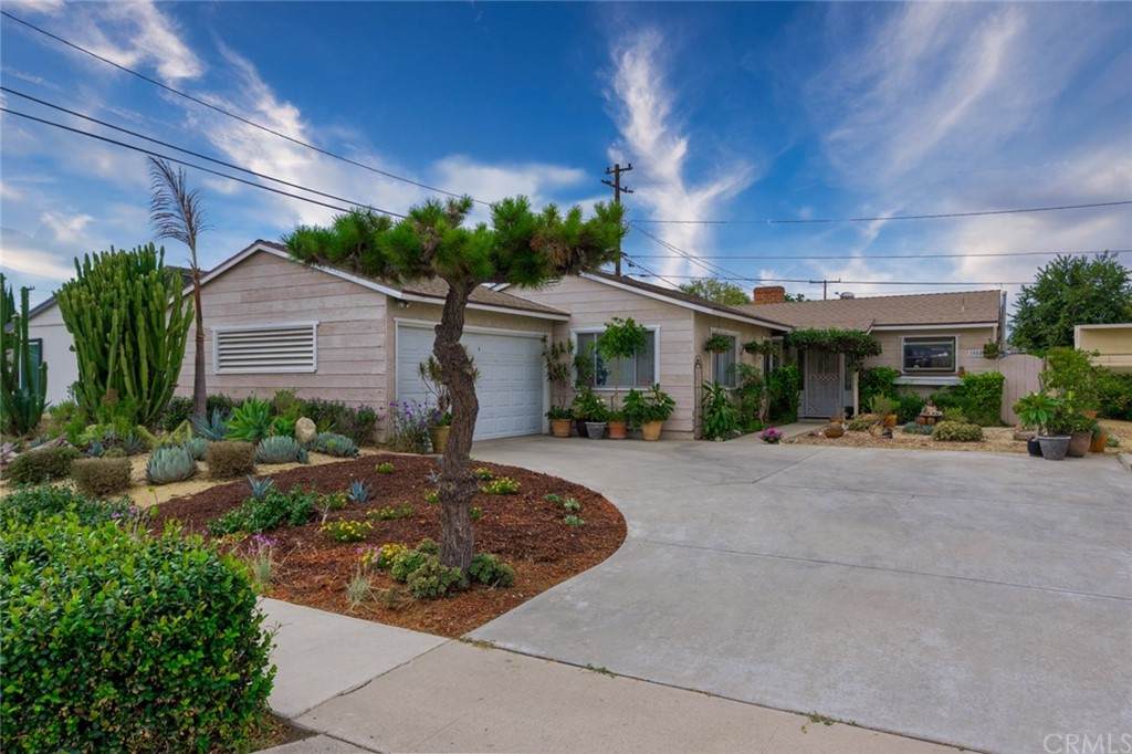 1005 Roanne Place - Photo 1