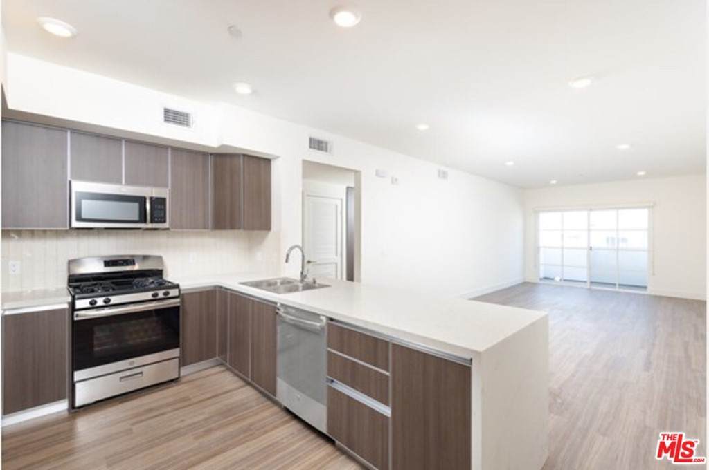 1338 Formosa - Photo 1