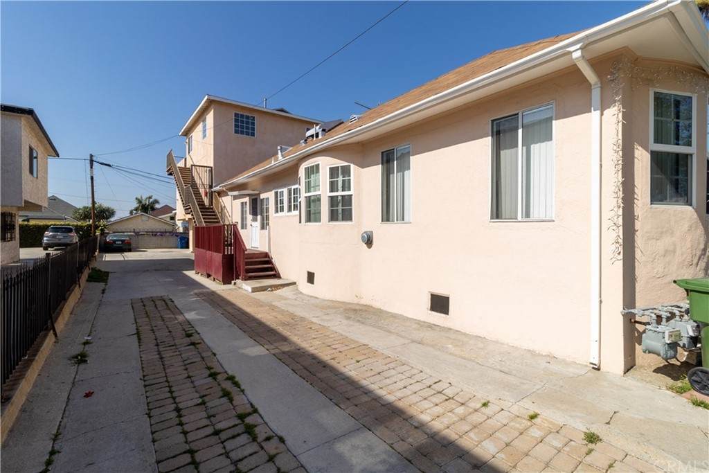 1111 Fedora Street - Photo 1