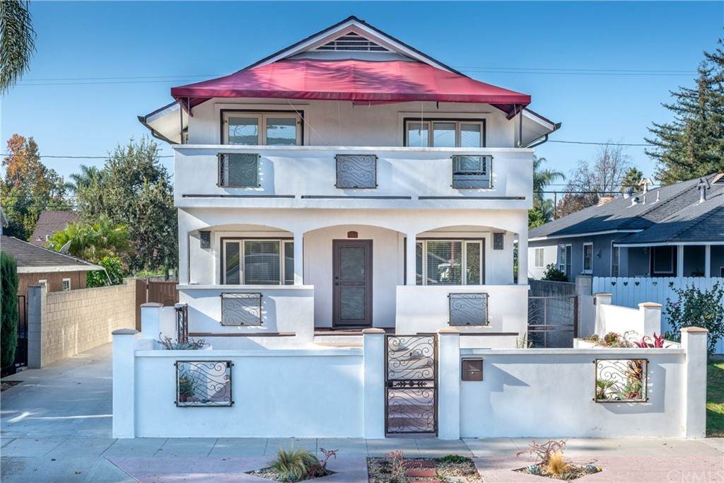 301 California Street - Photo 1