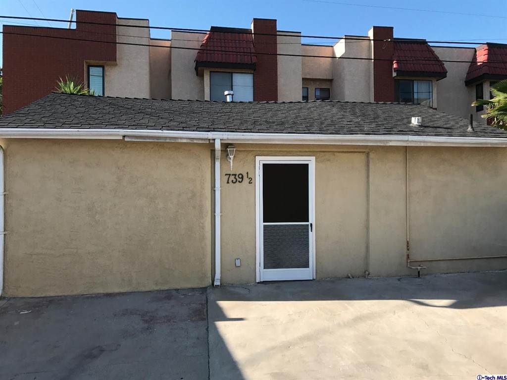 739 1/2 California Avenue - Photo 1