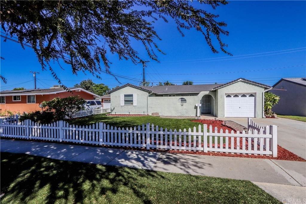 1635 Elm Avenue - Photo 1