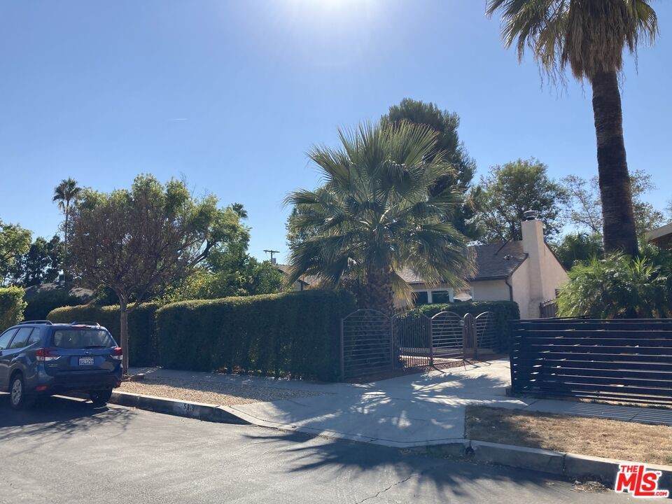 5919 Cahill Avenue - Photo 1