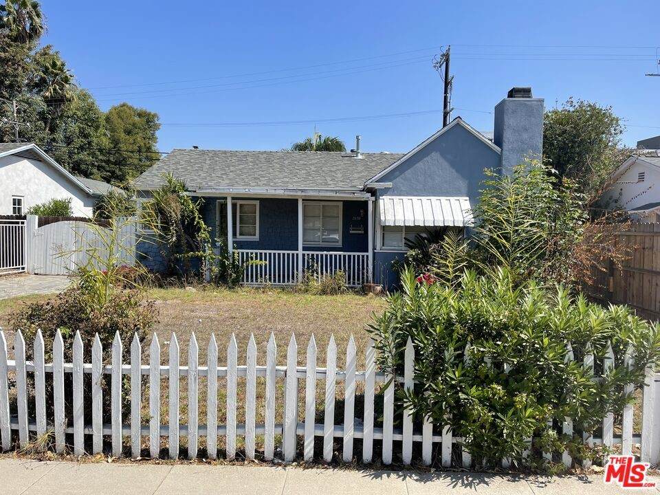 2838 Barrington Avenue - Photo 1