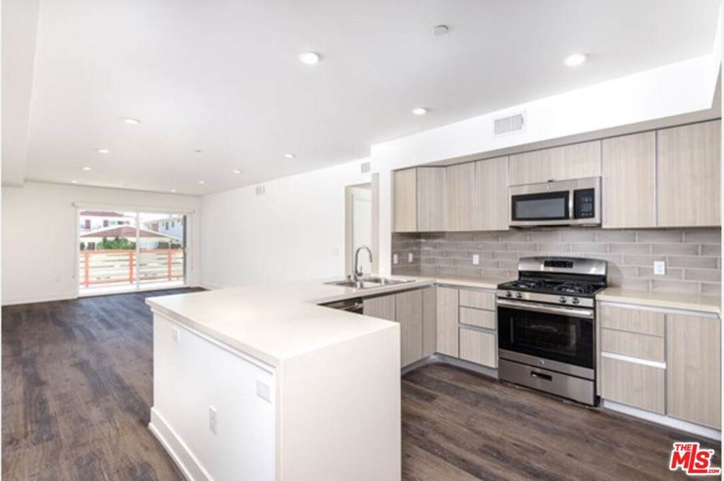 1836 Colby - Photo 1