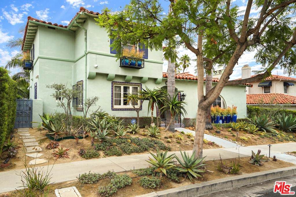 3801 Floresta Way - Photo 1