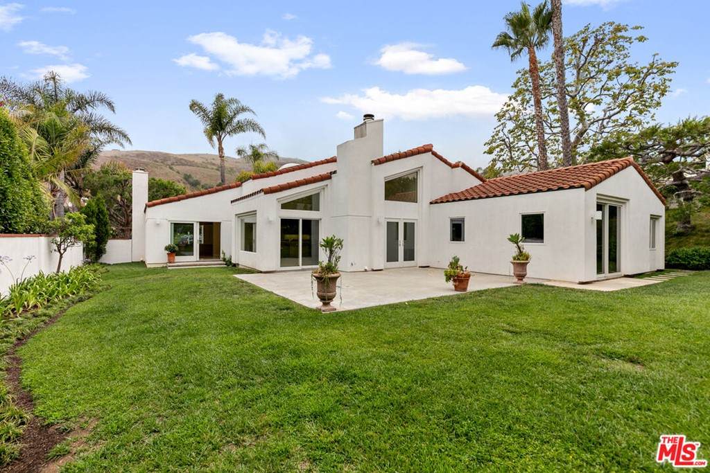 3606 Malibu Country Drive - Photo 1