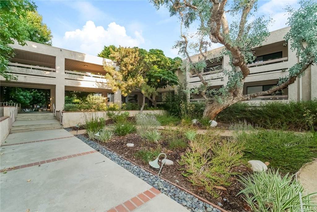 15231 Magnolia Boulevard - Photo 1