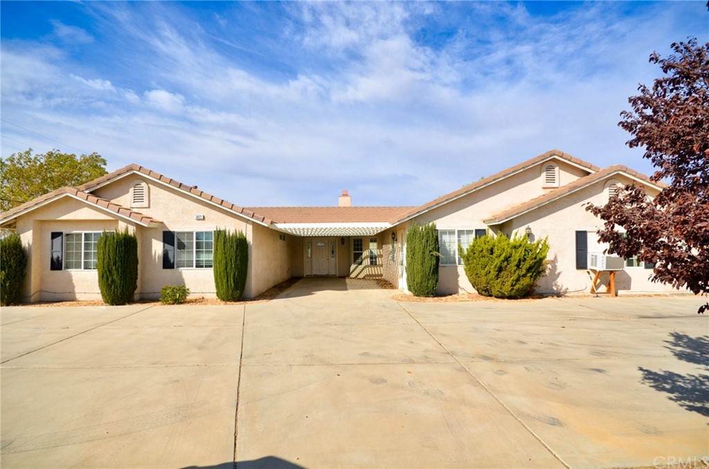 9922 Phelan Road - Photo 1