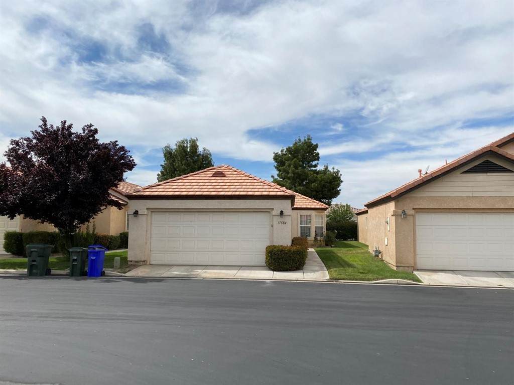 11584 Oak Street - Photo 1