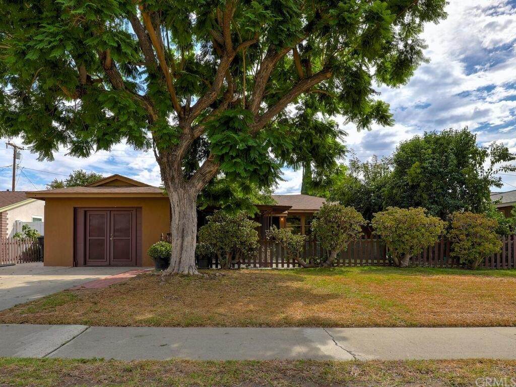 1620 Oak Avenue - Photo 1