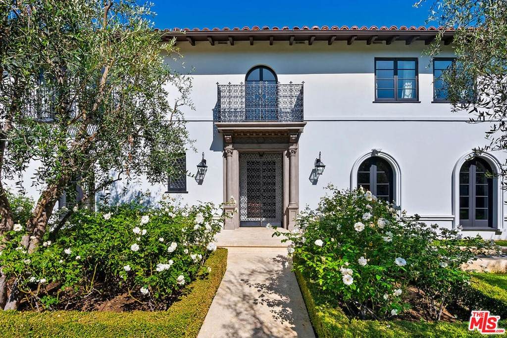 704 Palm Drive - Photo 1