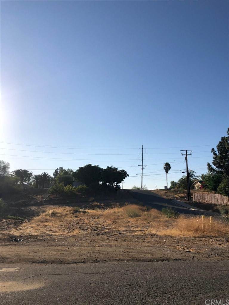 0 Adobe - Photo 1