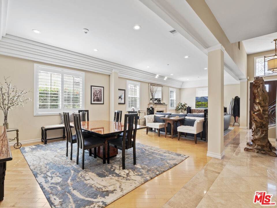 120 La Peer Drive - Photo 1