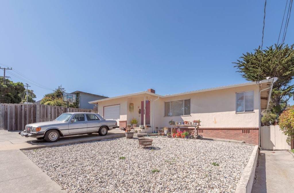 780 Dickman Avenue - Photo 1
