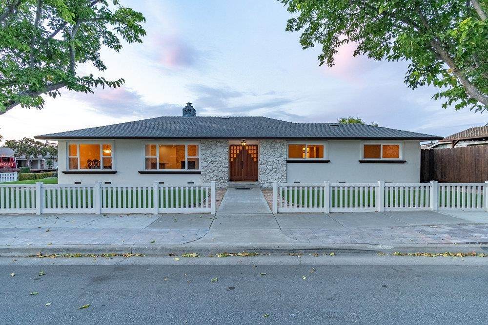 1600 Sunset Drive - Photo 1