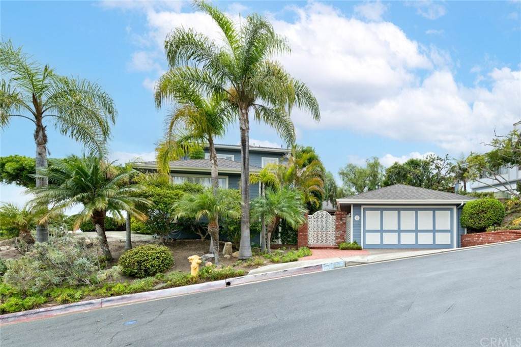 139 Avenida Cota - Photo 1