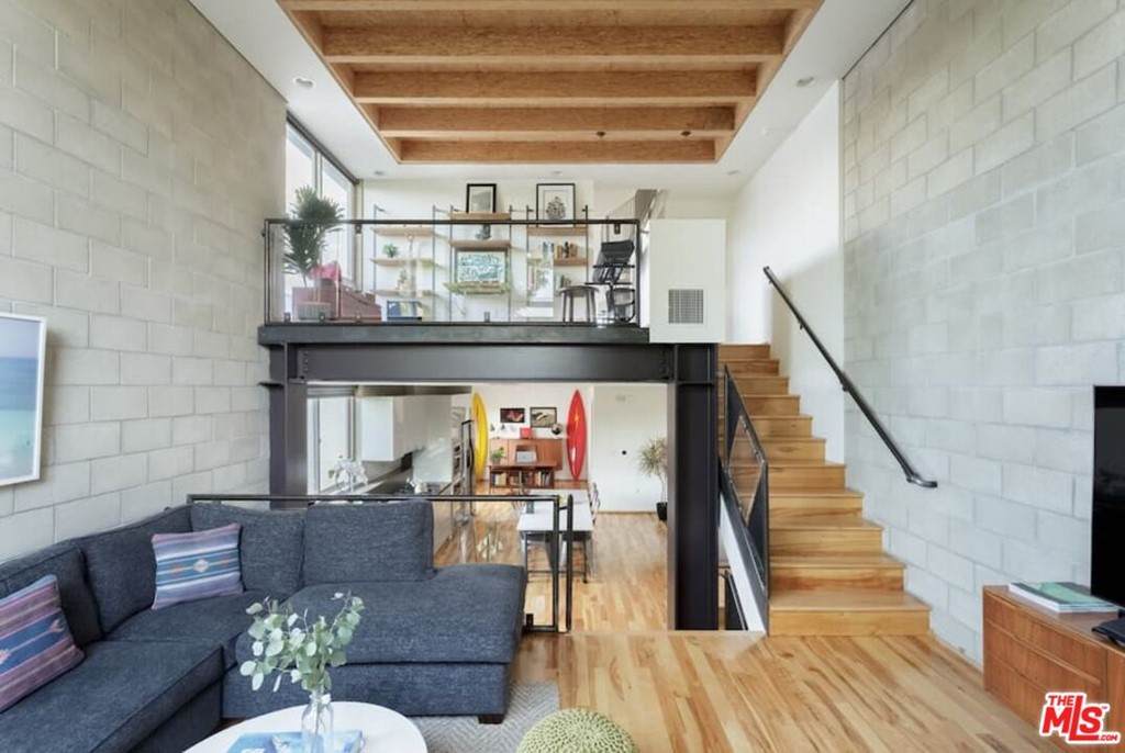 530 Larchmont Boulevard - Photo 1