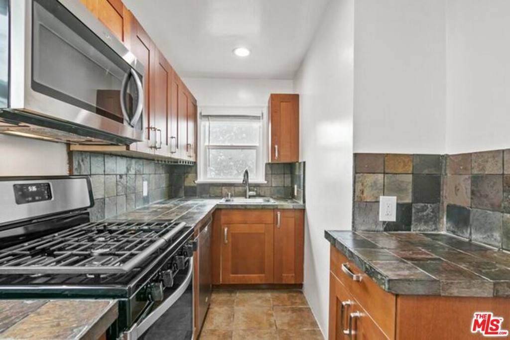 514 Ocean Park Avenue - Photo 1