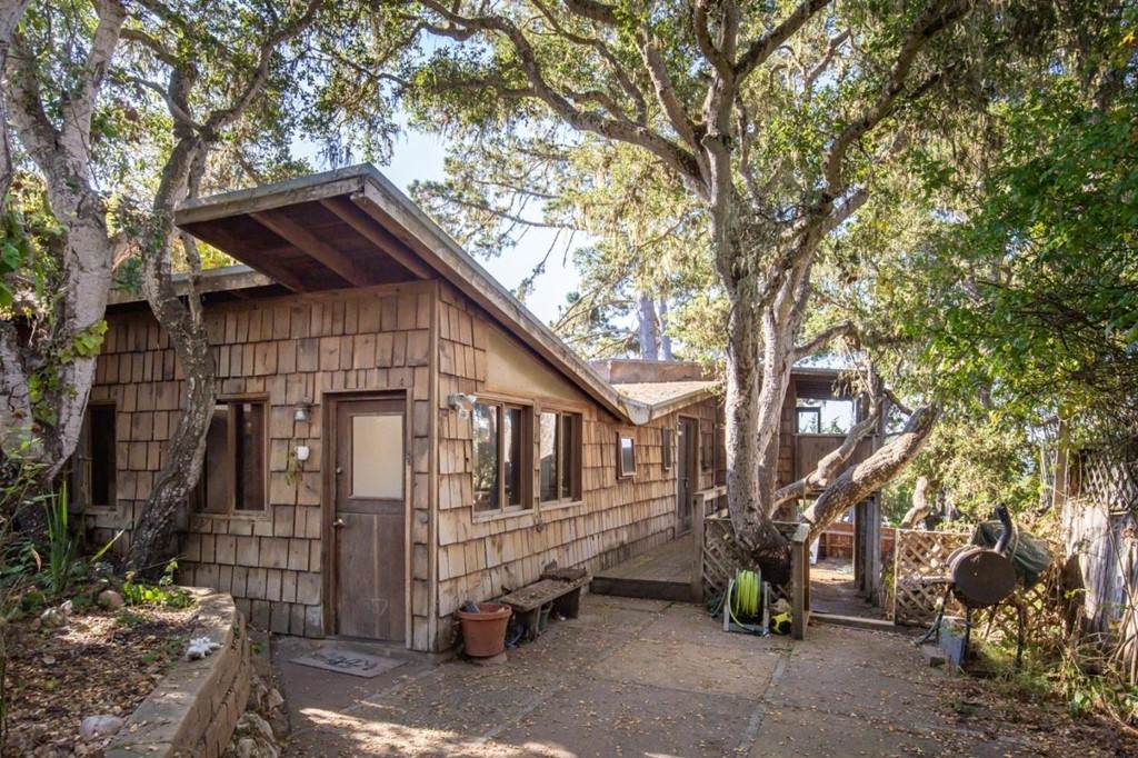 1166 Presidio Boulevard - Photo 1