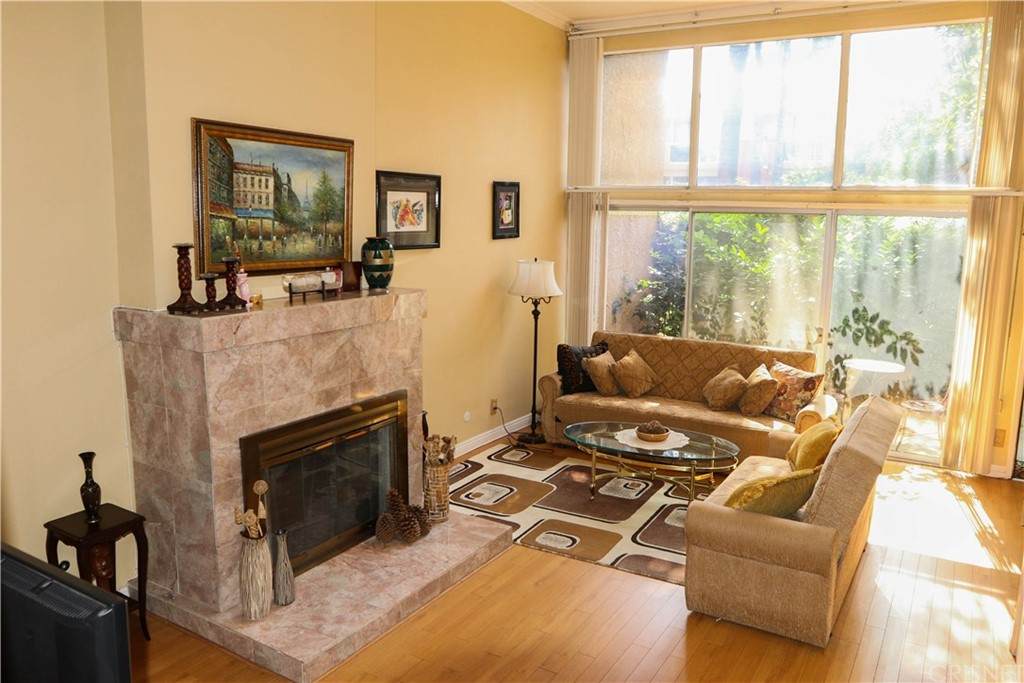 5435 Yarmouth Avenue - Photo 1