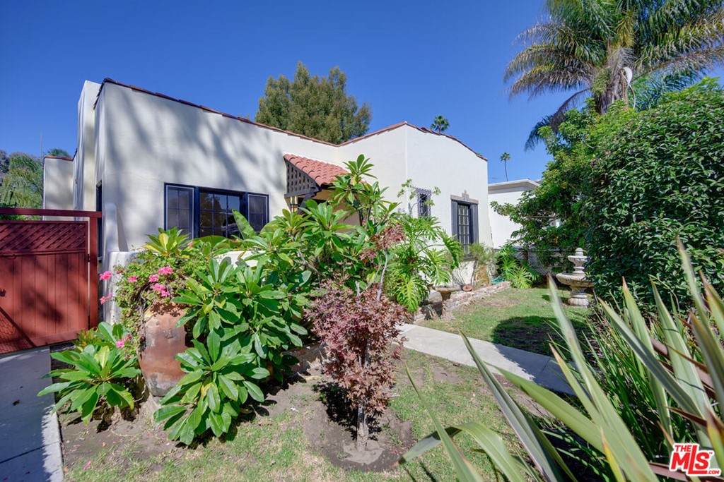 813 Angelus Place - Photo 1