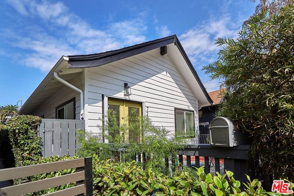 725 Navy Street - Photo 1