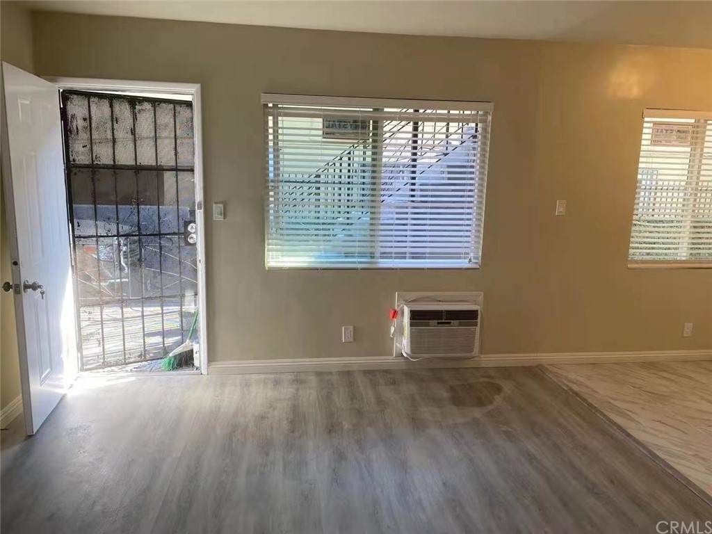 127 Oxford Avenue - Photo 1