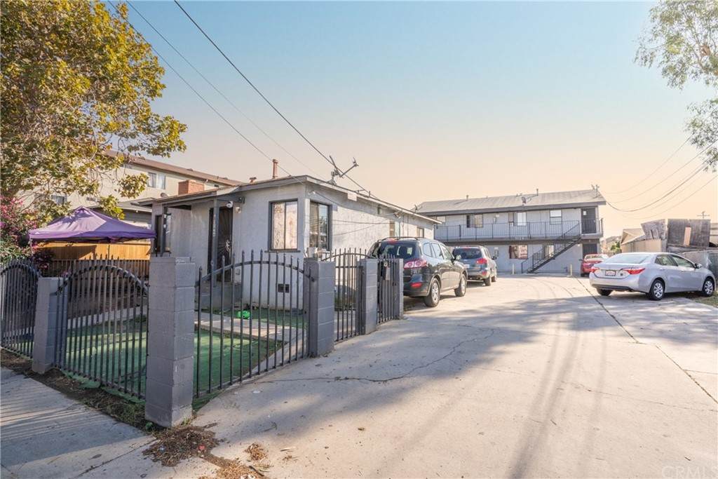 1024 Hoffman Avenue - Photo 1