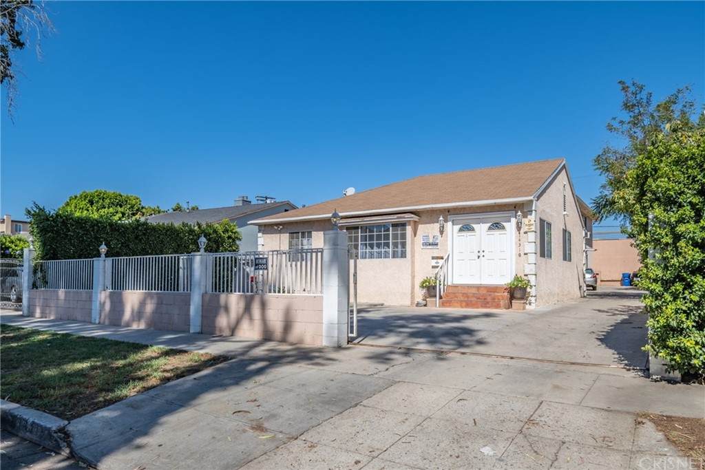 14319 Tiara Street - Photo 1