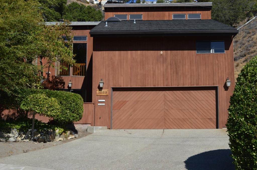 1005 Drake Court - Photo 1