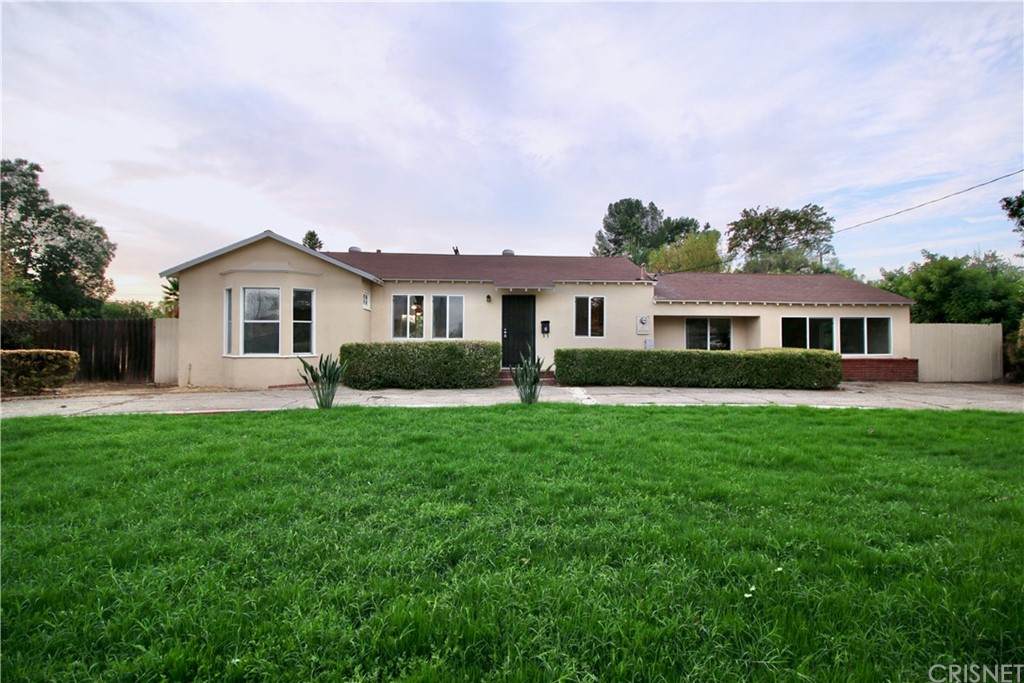 10007 Lemona Avenue - Photo 1