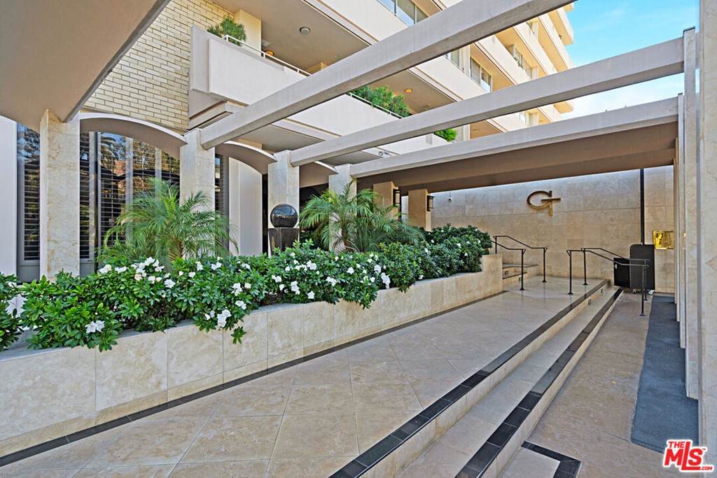 1333 Beverly Glen - Photo 1
