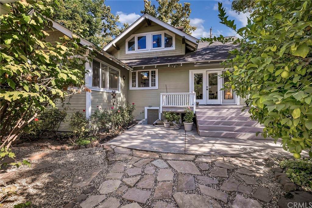 594 6th Street - Photo 1