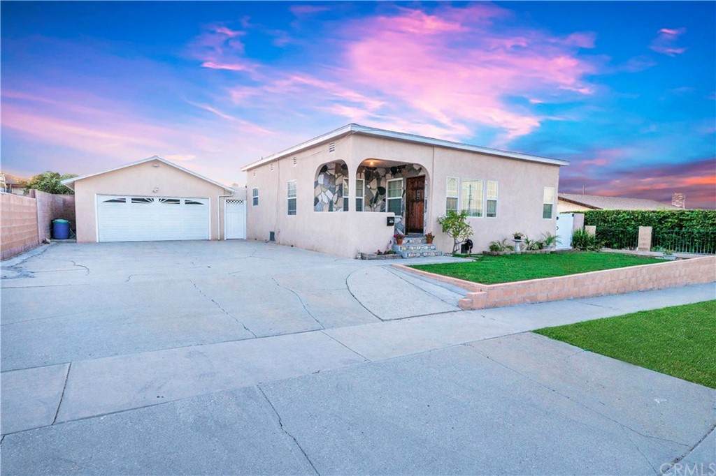 21417 Berendo Avenue - Photo 1