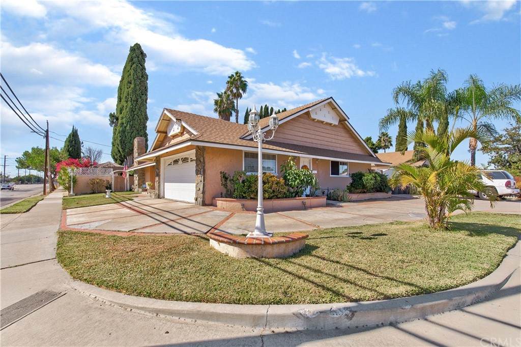 1472 Garland Avenue - Photo 1