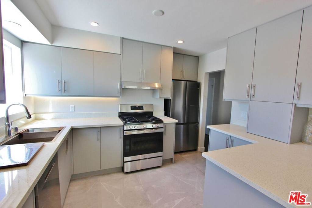 305 Culver Boulevard - Photo 1