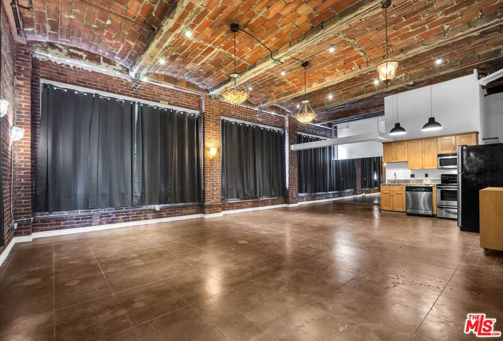 215 7Th Street - Photo 1