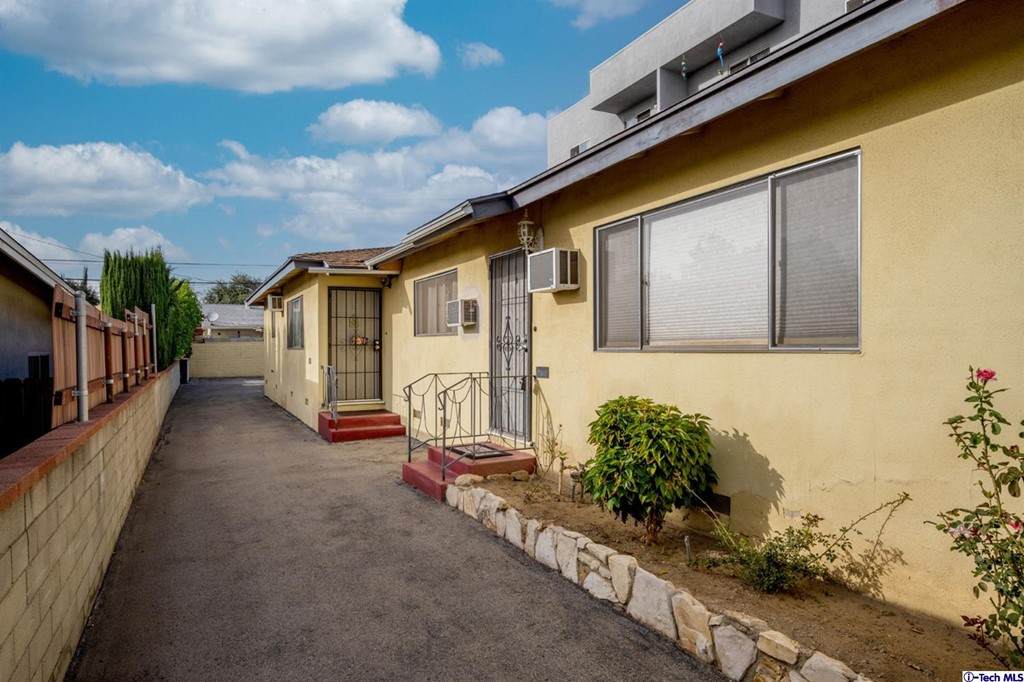 1143 Raymond Avenue - Photo 1