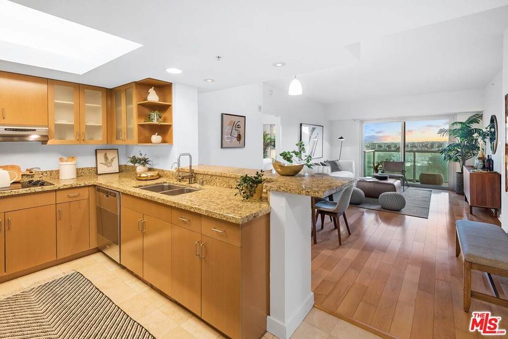 13700 Marina Pointe Drive - Photo 1