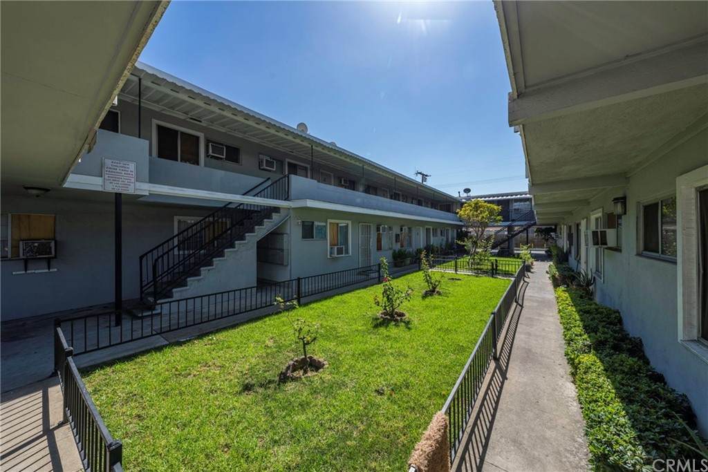 902 17th Street - Photo 1