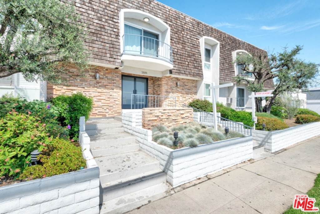 2884 Sawtelle - Photo 1