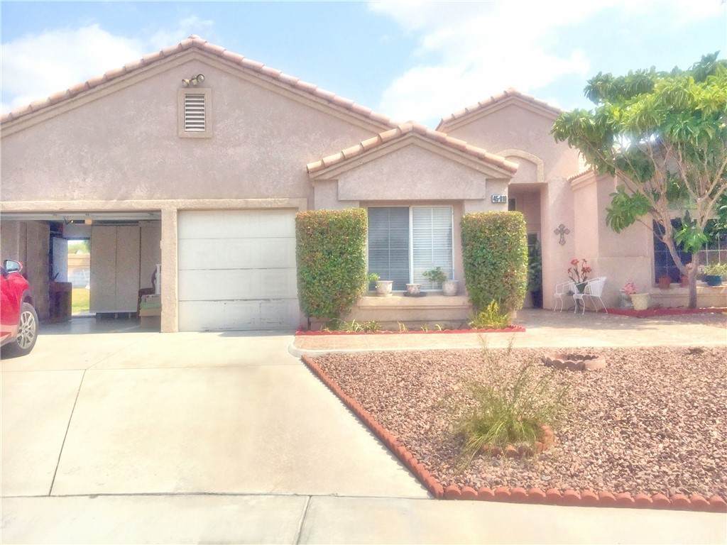 45010 Desert Fox Drive - Photo 1